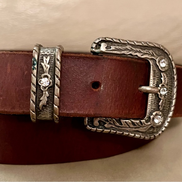 Brown leather belt beautiful embellished buckle & hardware medium EUC - Picture 2 of 7